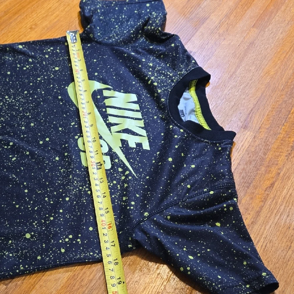 Nike Kids Medium Splatter Black‎ Neon Green Dri-Fit Skateboarding Crew Neck Tee
